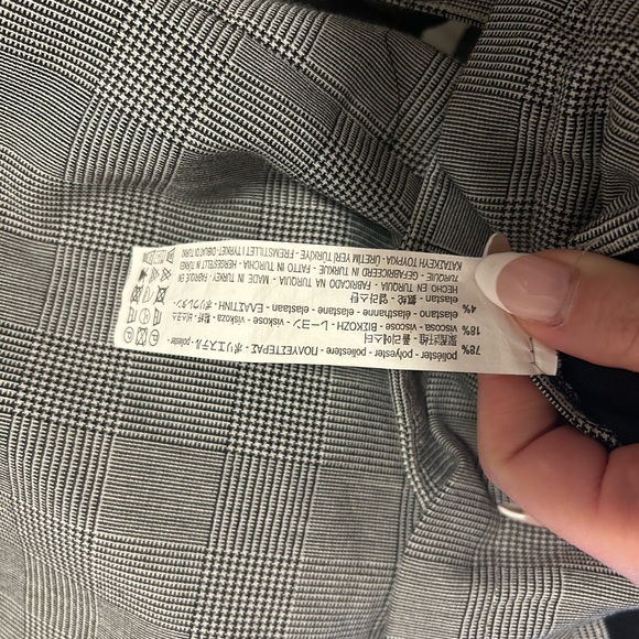 ✨Grey Zara short ✨ - Picture 3 of 5